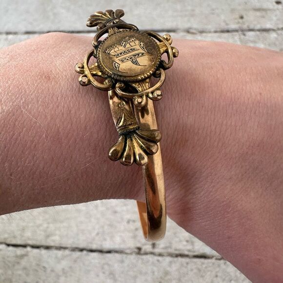 Victorian Era Monogramed B Gold Tone Bracelet - Picture 5 of 7